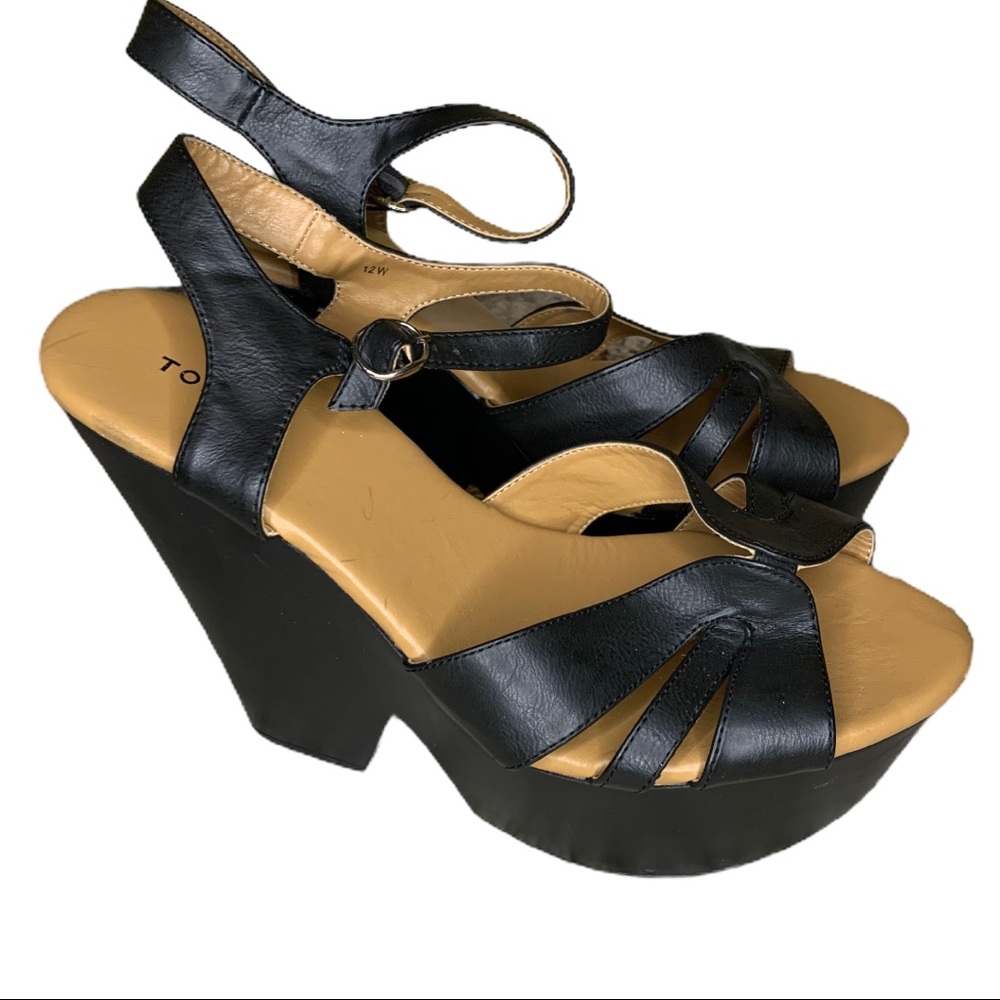 Torrid T-Strap Chunky Heel NWOB Size 12 Wide